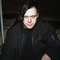 Обложка: BLVCK CVRNVGE – Embrace