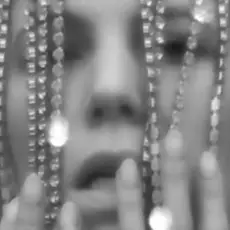 Обложка: Skylar Grey - Vampire At The Swimming Pool