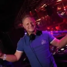 Обложка: Dan Thomson - Propaganda