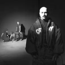 Обложка: OTOY - Серед стін