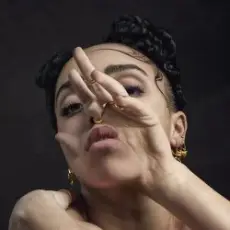 Обложка: FKA Twigs - Figure 8