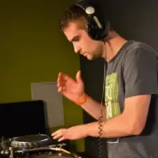 Обложка: Armin van Buuren & Orjan Nilsen - Flashlight