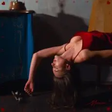 Обложка: MAEVE – Між нами