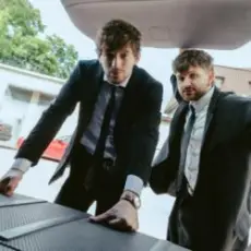 Обложка: MOLODI - небезпечна