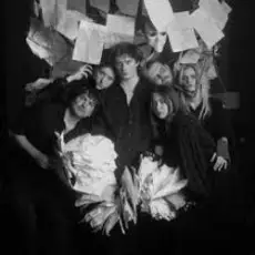 Обложка: Бонд с кнопкой – Любовь