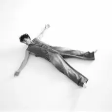 Обложка: Benson Boone - ROOM FOR 2