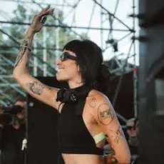 Обложка: Indira Paganotto - Alien