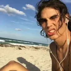 Обложка: laydownrot – hunter eyes