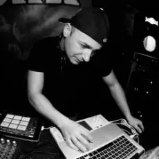 Обложка: Andrea Ribeca - Free To Fly