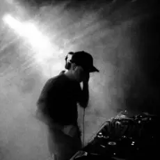 Обложка: Klute - Finger In The Hole